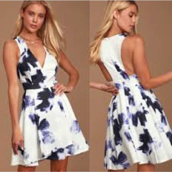Lulus Dresses & Skirts - Lulus Dress Seeing Chic Floral Faux Wrap Sleeveless Mini Skater White Blue Sz XS
